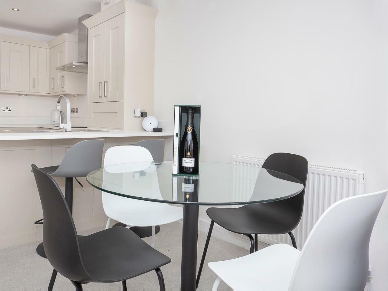 White House Apartments-Free Parking 1 Car Per Apartment York Zewnętrze zdjęcie