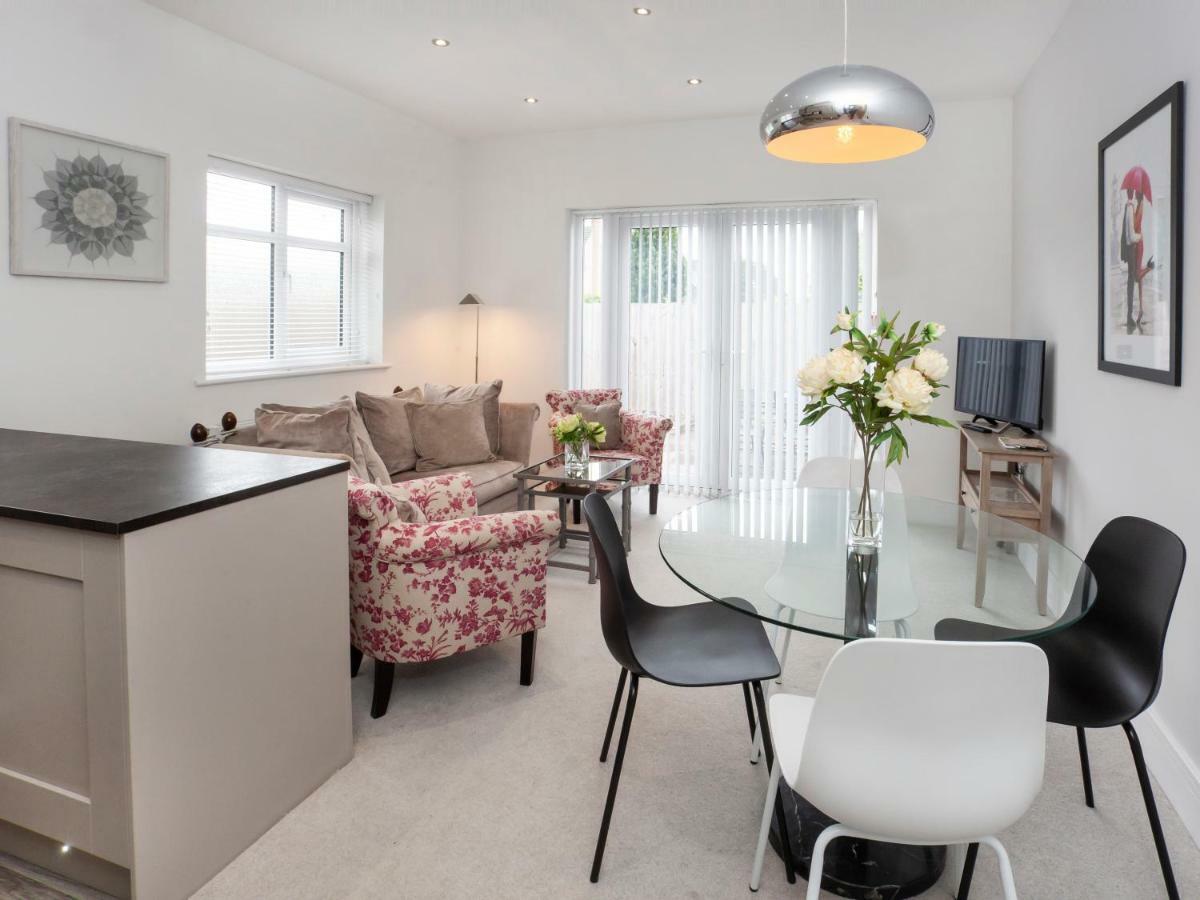 White House Apartments-Free Parking 1 Car Per Apartment York Zewnętrze zdjęcie